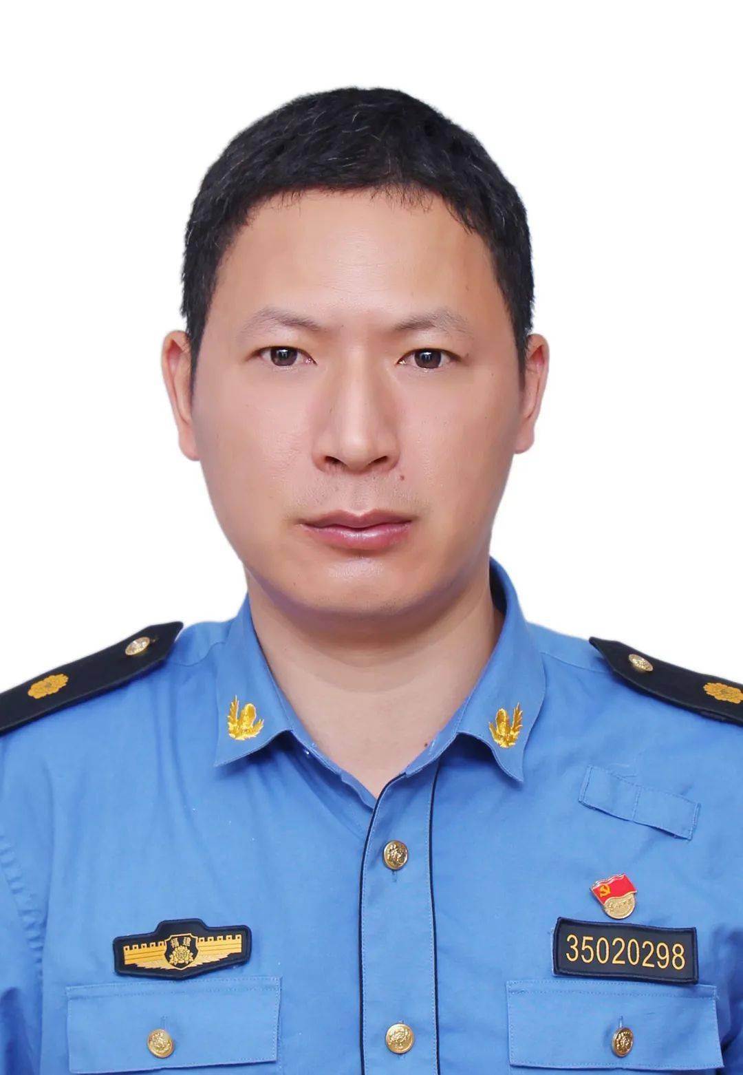 故事讲述者郭钦赐市执法局二大队一中队四级主任科员郭钦赐，人称“黑旋