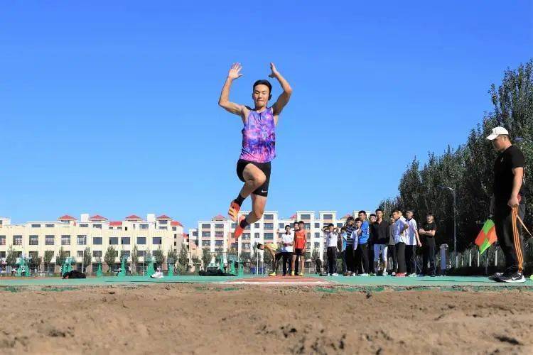 赛出青春赛出自我扎鲁特旗蒙古族第一中学举办第27届田径运动会