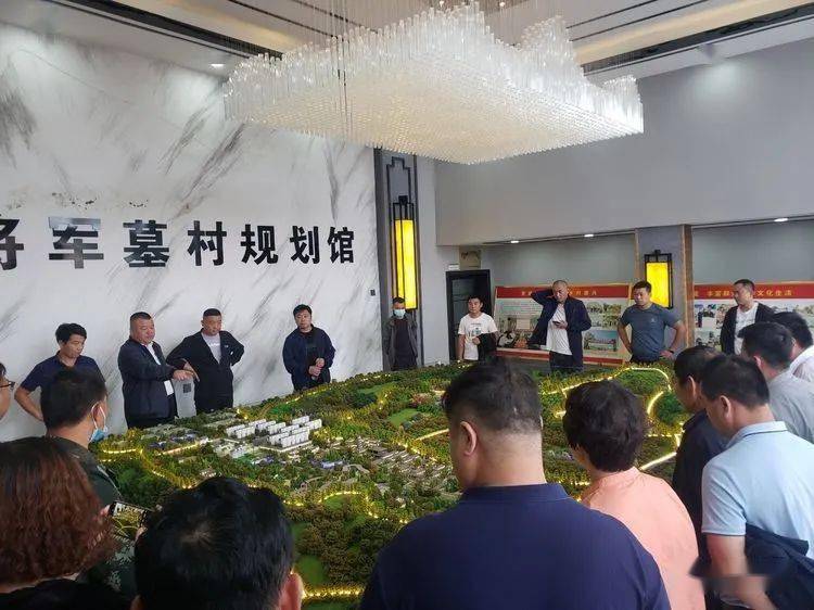 沙河刘石岗乡将军墓村迎来百人观摩团