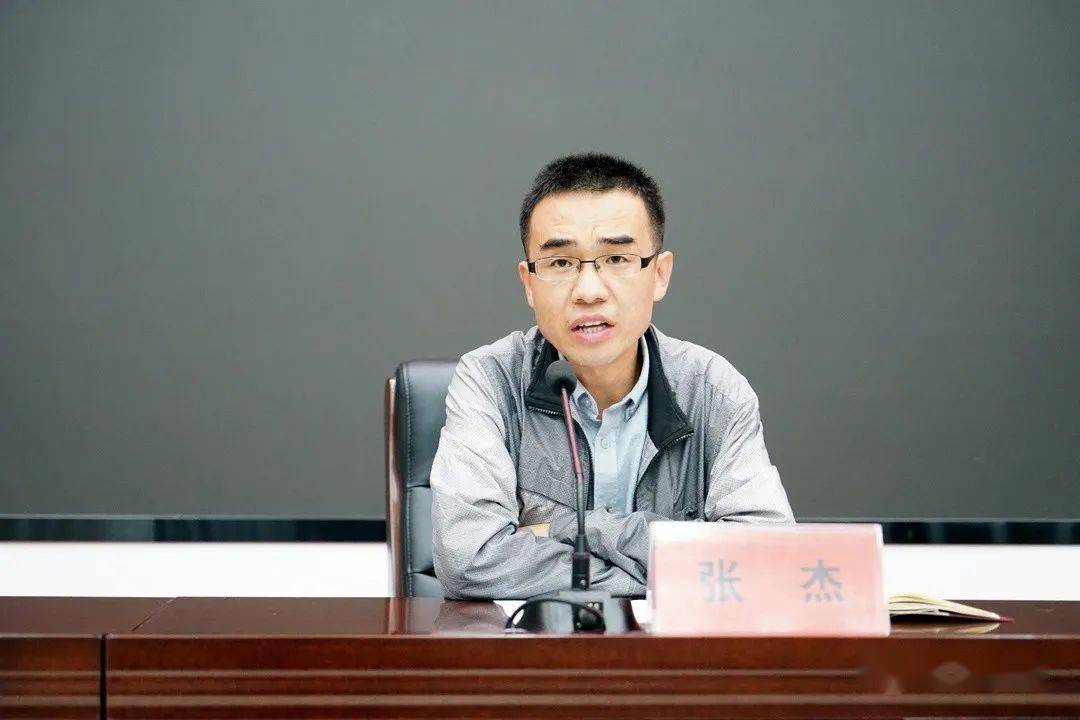 市城管局举办"四史"理论学习专题研讨班