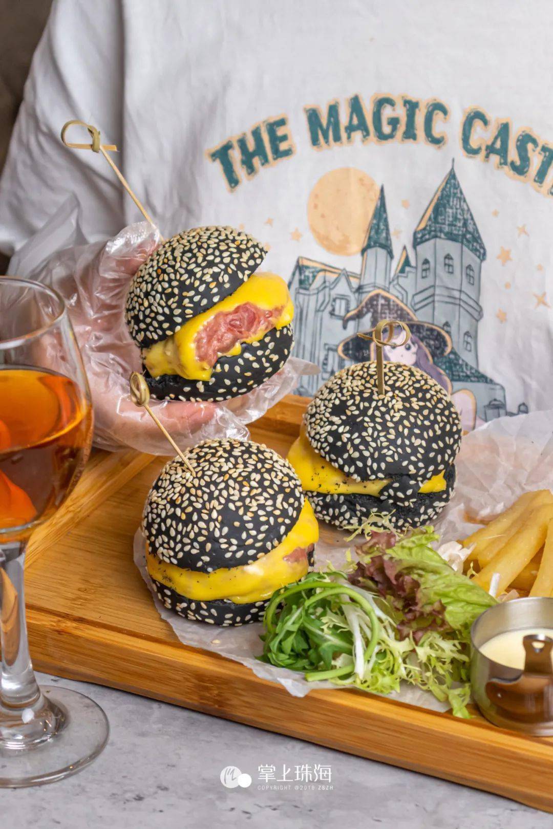 black hamburger01央厨还特地打造了创意下午