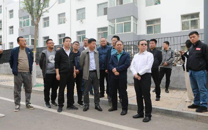 万柏林区领导调研九院沙河道路西延改造工程_李宏文