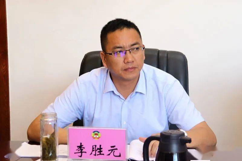 参会的教育界政协委员李伟东,罗绍军和相关部门领导作了发言