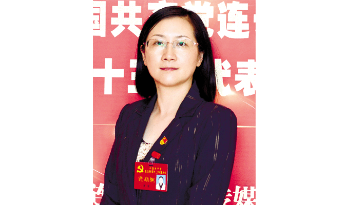 党代表:夏雯大会报告全面深刻地总结了过去五年的工作成绩及经验,部署