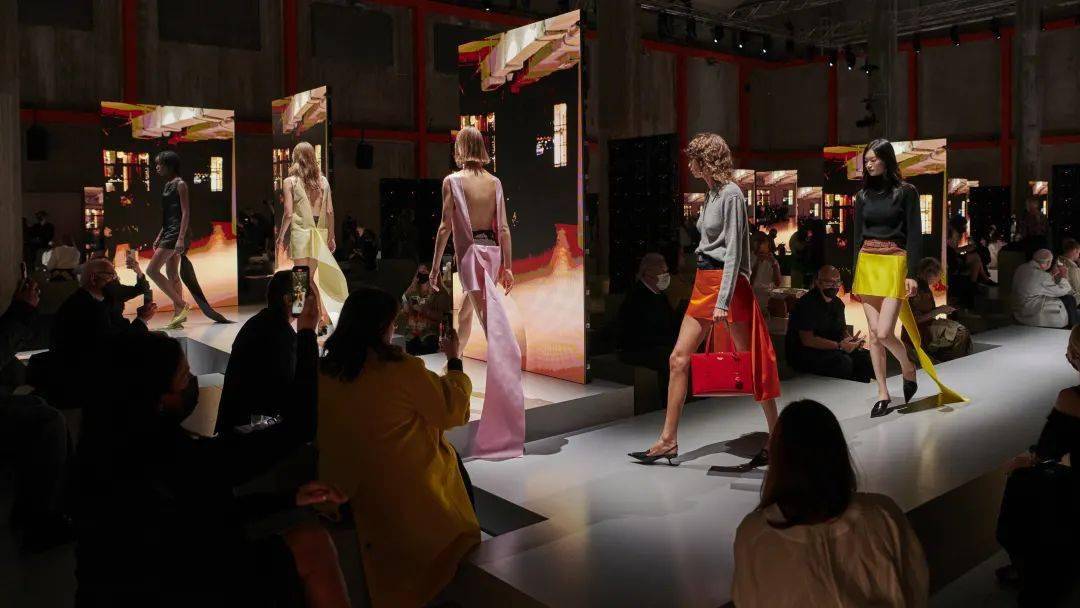 公众 PRADA(普拉达)2022春夏系列发布!