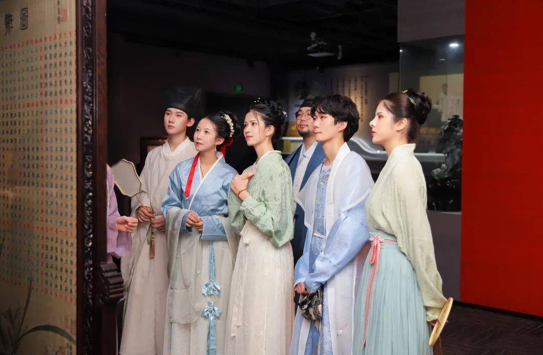 宋服饰与丝绸文化沉浸式体验活动,在2021年杭州文化和旅游消费季期间