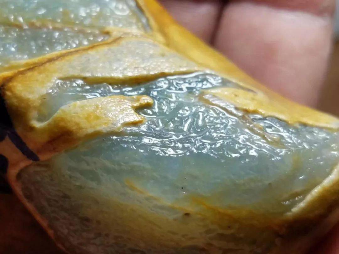 大马坎一个重量只有220克的原石当看到成品后感觉判若两人