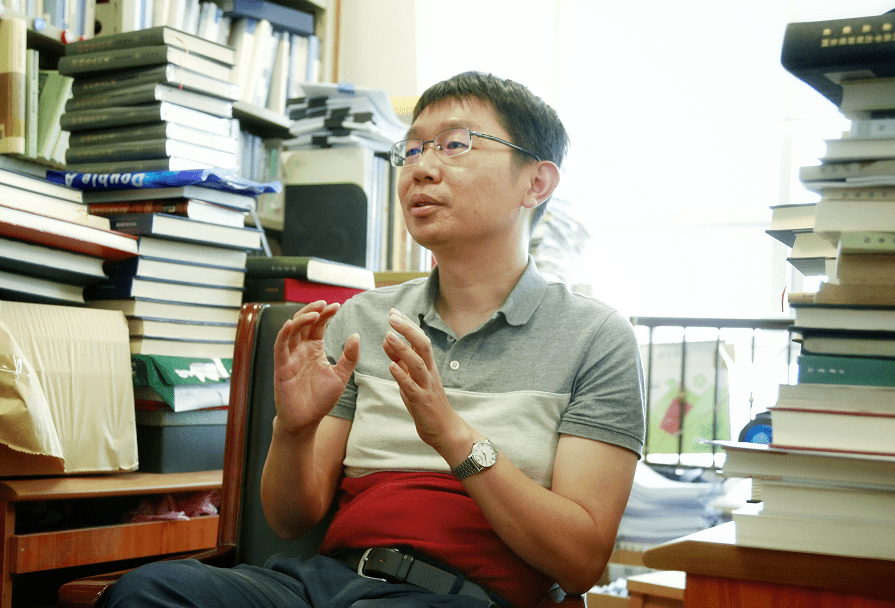 教师访谈ta的背面仇鹿鸣在自由的环境中野蛮生长