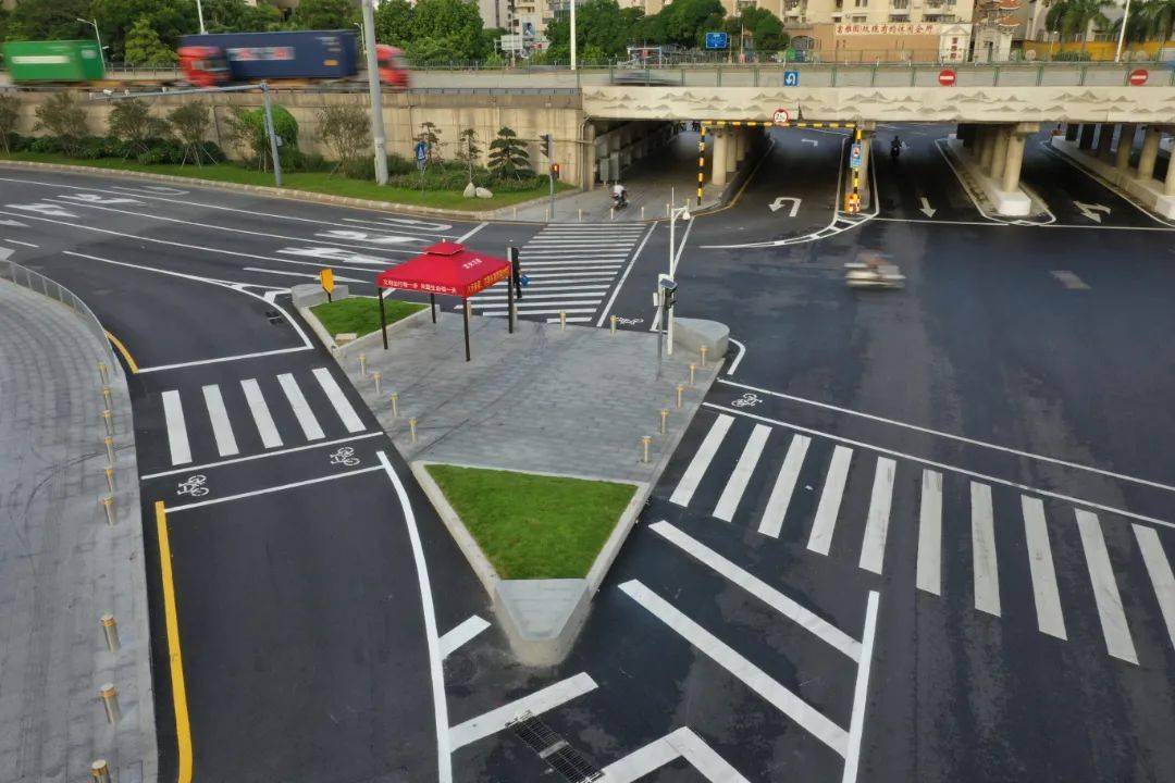 宝安首次新型缓冲防撞二次过街岛来啦