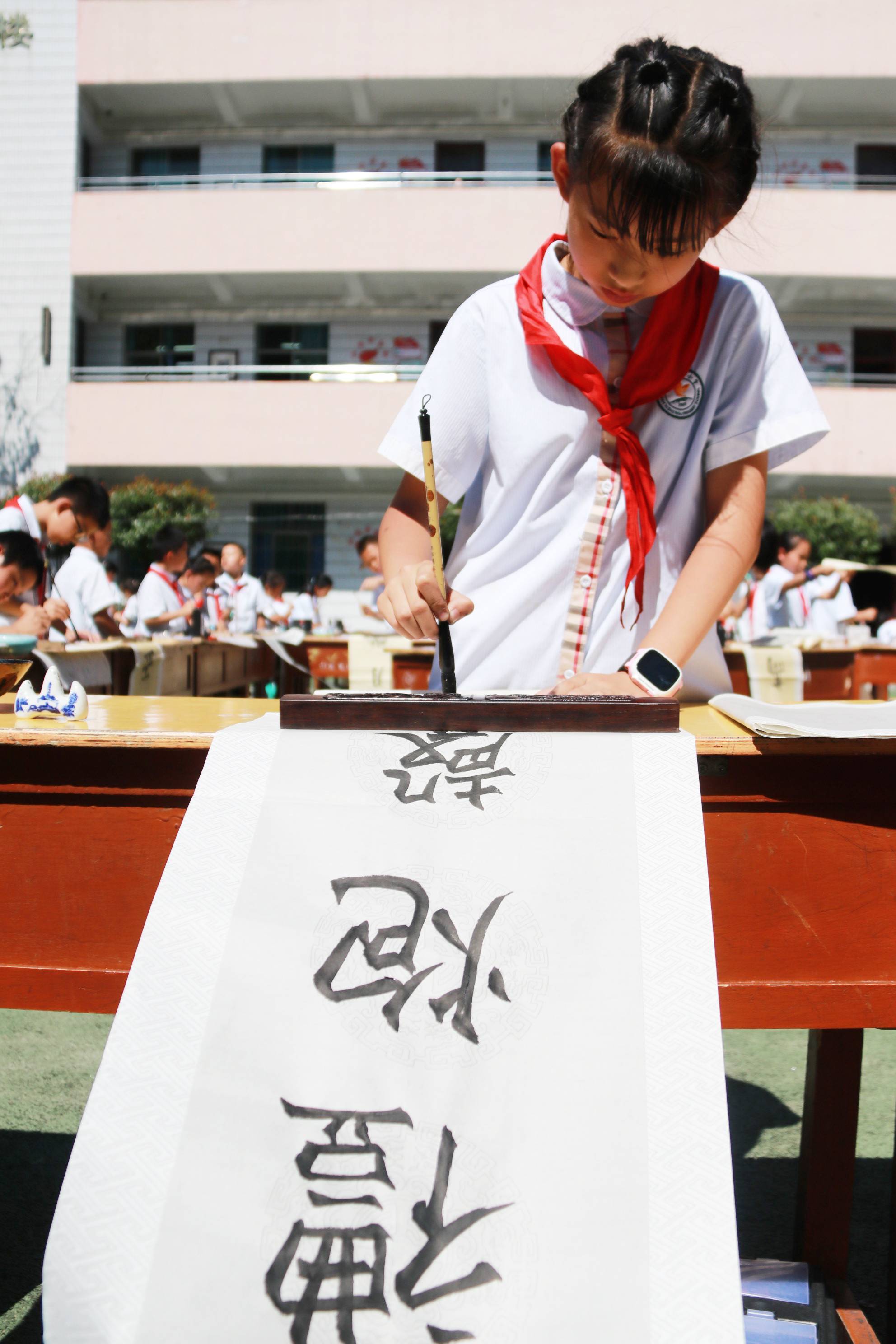 黔西一小举办"翰墨书志趣 丹青绘祖国"迎国庆学生书画竞赛