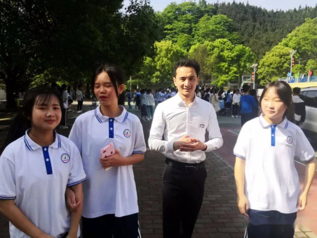 傅生辉,男,1985年出生,中共党员,一级教师,本科学历,耒阳市导子镇浔江