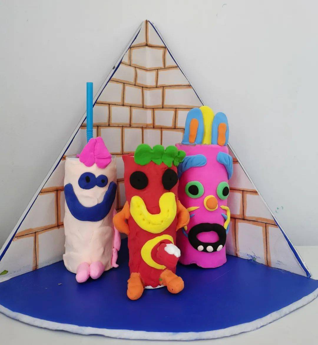 晒太阳》 甄子睿 大一班自由画 《漂亮的花儿》 韩艺嘉 中六班薛晴兮