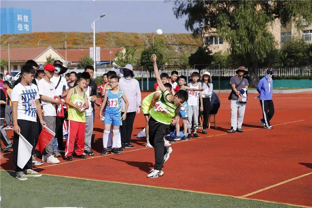 多地区中小学生迎秋假 33f95312482a4dd1990b204c40085c84.jpeg