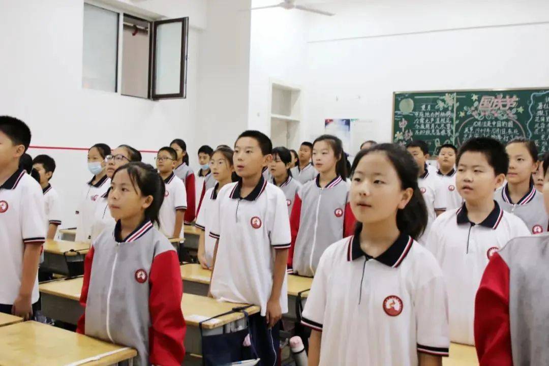 盛世華誕萊西市中小學園舉行豐富多彩的慶祝活動