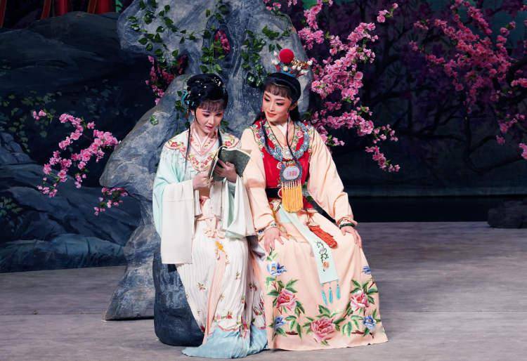 红楼梦驻场宛平剧院首轮启幕台上经典台下潮流开启越剧沉浸式观赏新