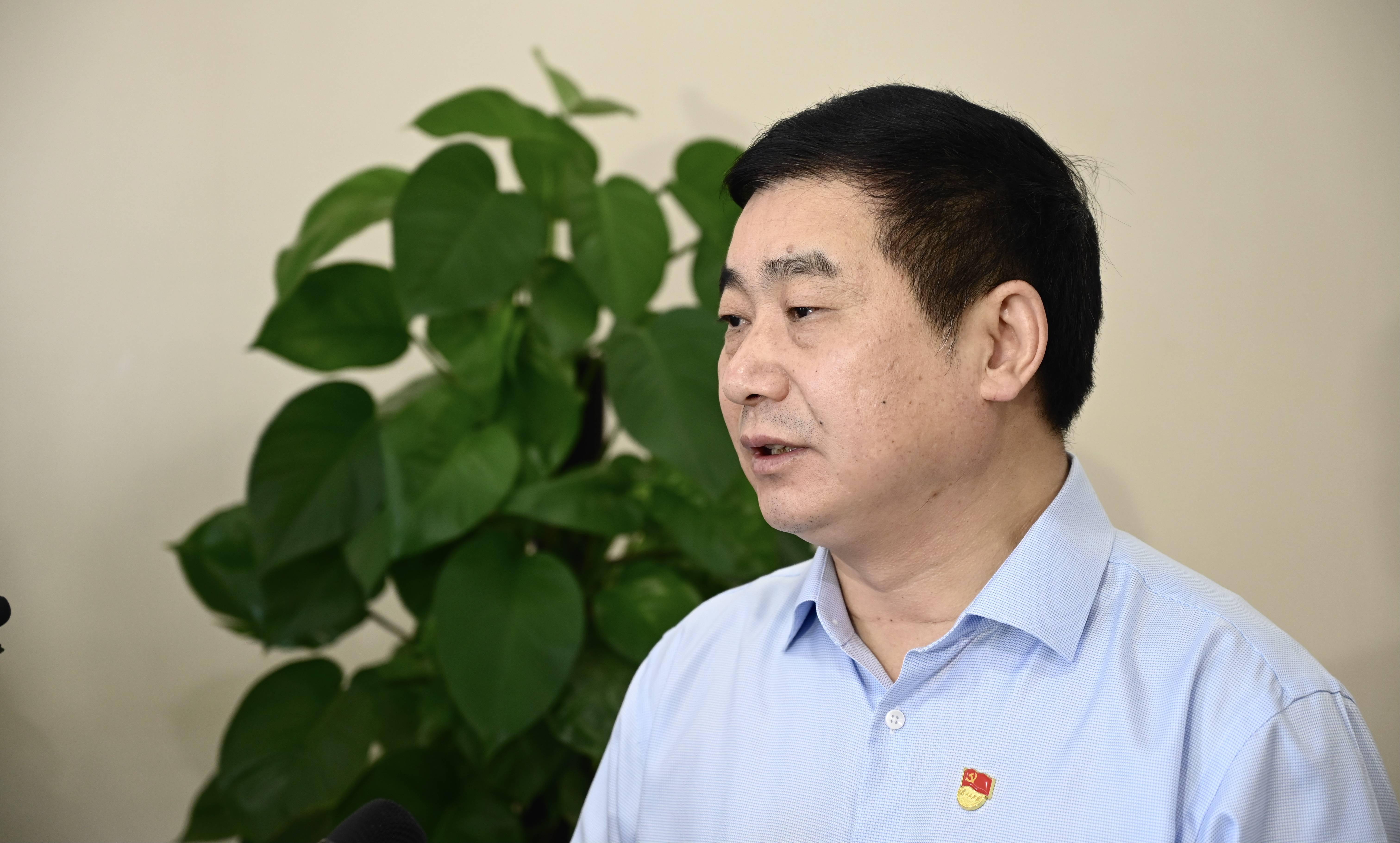 灾后重建厅局长访谈阚全程加快受灾医疗卫生机构恢复重建