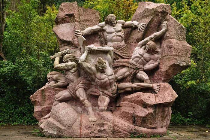 五丁开山至唐宋之世,秦岭巴山一带得到了更为充分的开发,金牛道的