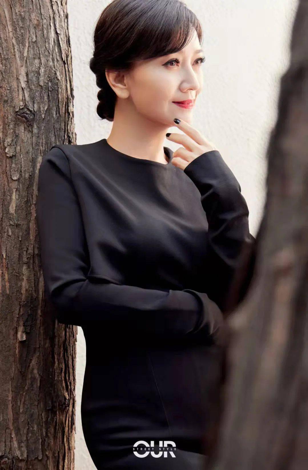 王佳文 落叶缤纷,和赵雅芝 张欣尧 徐梦洁 王紫璇 共同探寻深秋色彩