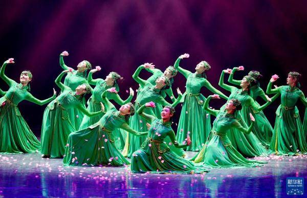 展演|呼和浩特：舞蹈展演 欢度长假
