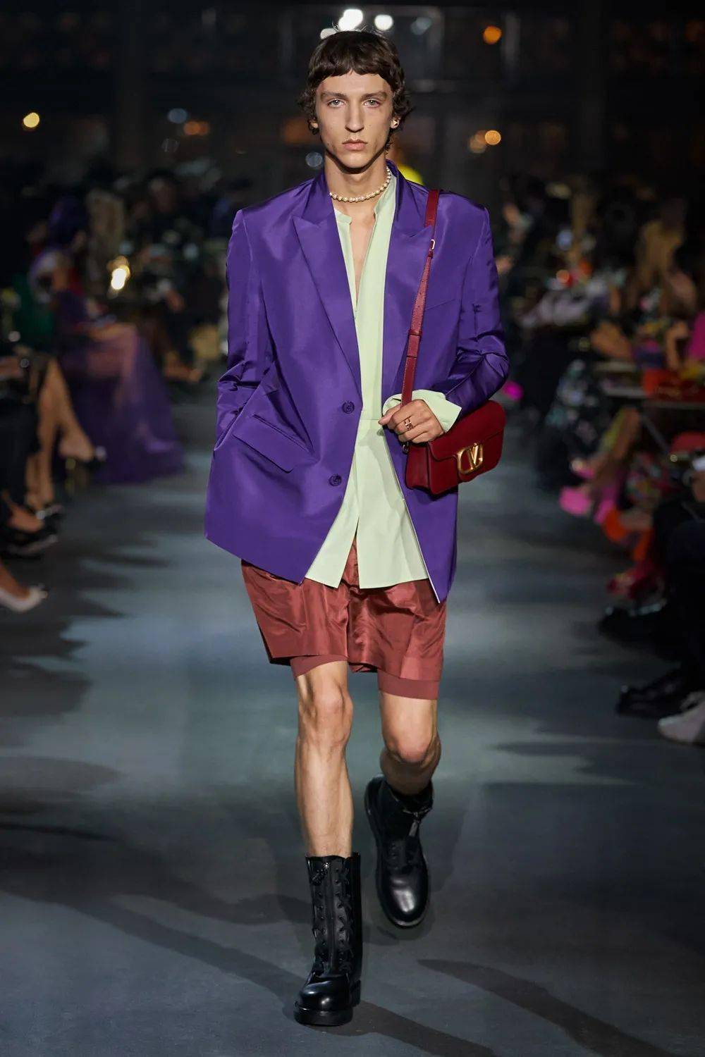 廓形 Valentino 2022 春季系列发布，刺绣、蕾丝、印花…… 尽显高级！