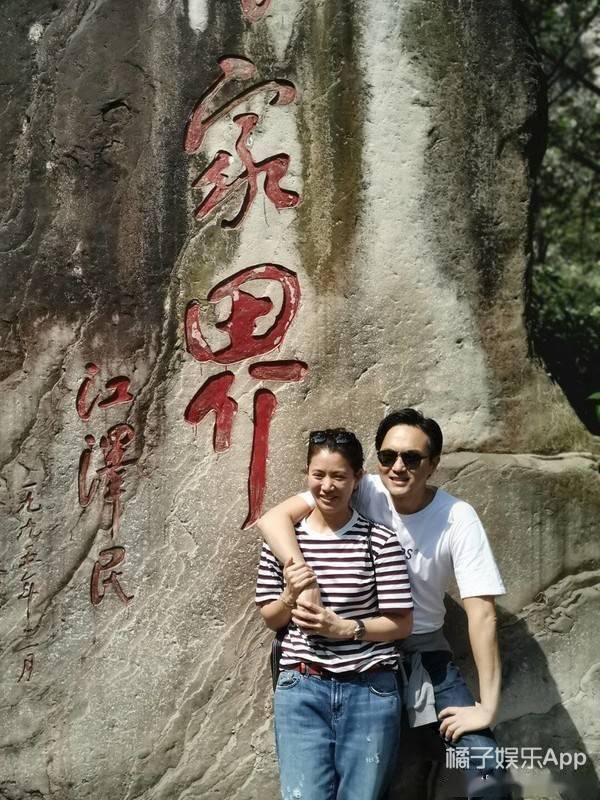 巅峰|陪老婆买包的好男人，张智霖和袁咏仪爱了30年还不腻，神仙爱情！