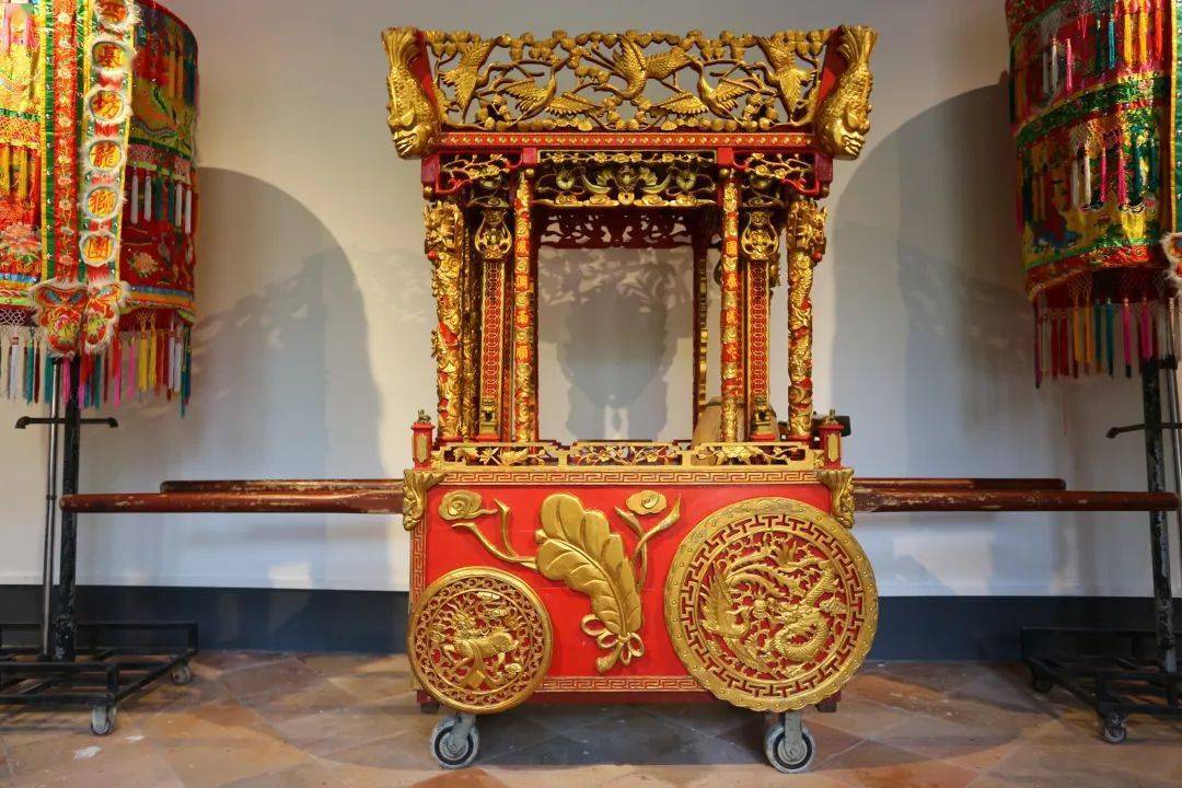 演奏成套戏曲,兼奏戏曲牌子;锣鼓柜有两种含义:八音锣鼓是广府(粤语)