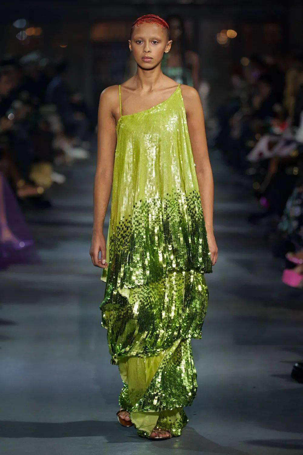 廓形 Valentino 2022 春季系列发布，刺绣、蕾丝、印花…… 尽显高级！