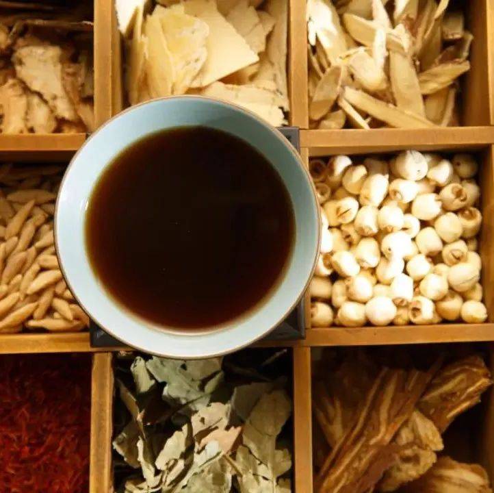 喝中药汤剂时可以加糖吗?_蜂蜜