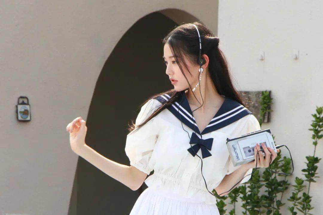 水手服 虞书欣、杨超越都在穿的水手服，究竟有多好看？