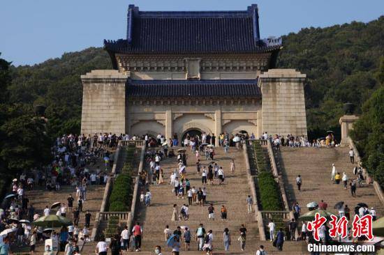 南京中山陵确保民众有序参观中山陵墓室不对外开放 秩序
