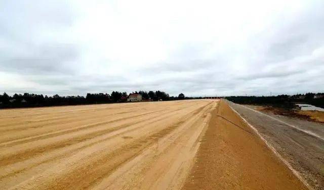 见识一下高富帅路基是如何引围观的