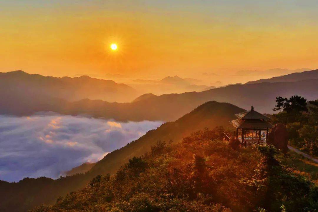 整个朋友圈都在刷屏的敕木山日出,到底有多美._叶文晶