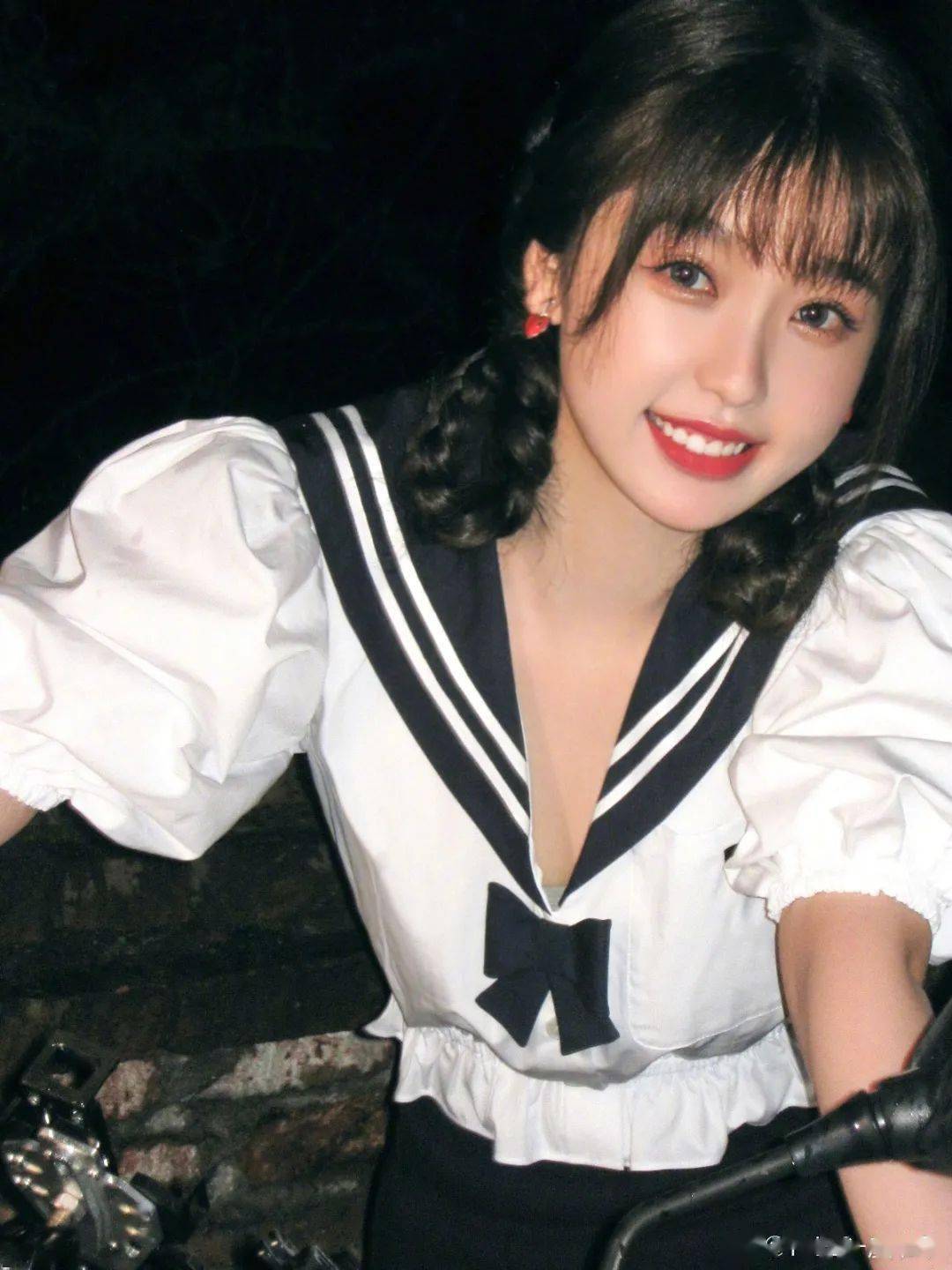 水手服 虞书欣、杨超越都在穿的水手服，究竟有多好看？