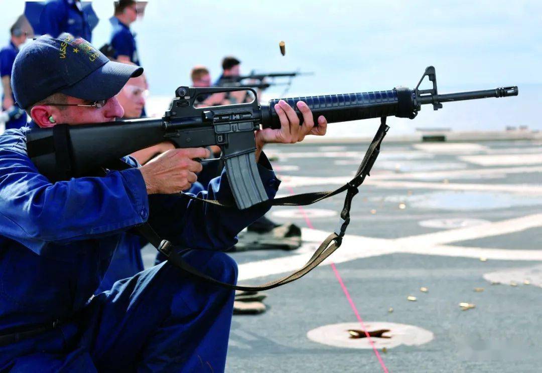 自1960年代美国空军开始采购m16以来,m16系列步枪已经在美军中列装了