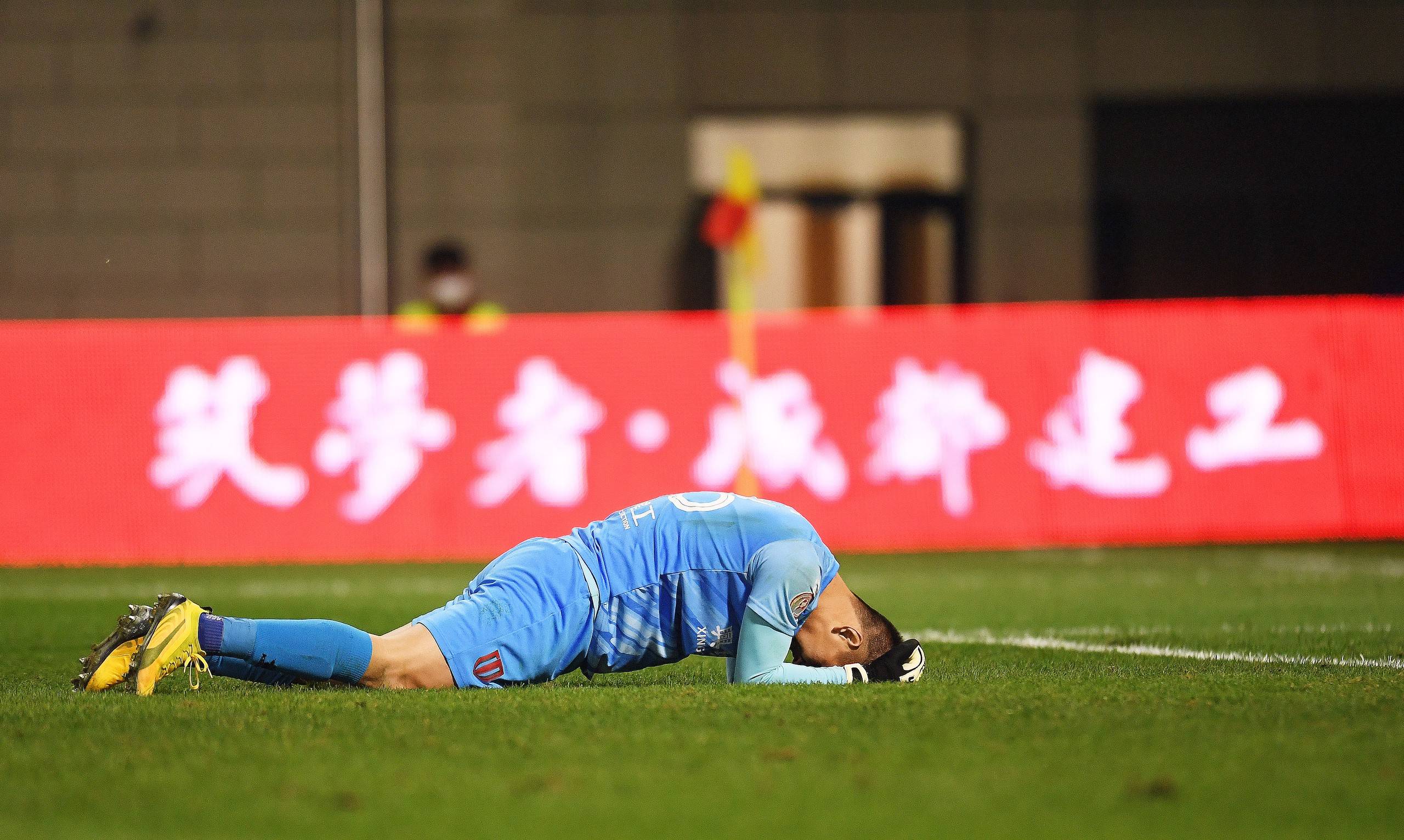 张一诺上演南雄太式乌龙