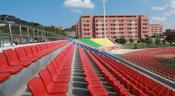 走进黎平县第四中学州十运会主会场,可以看到内外场馆所有设施已经