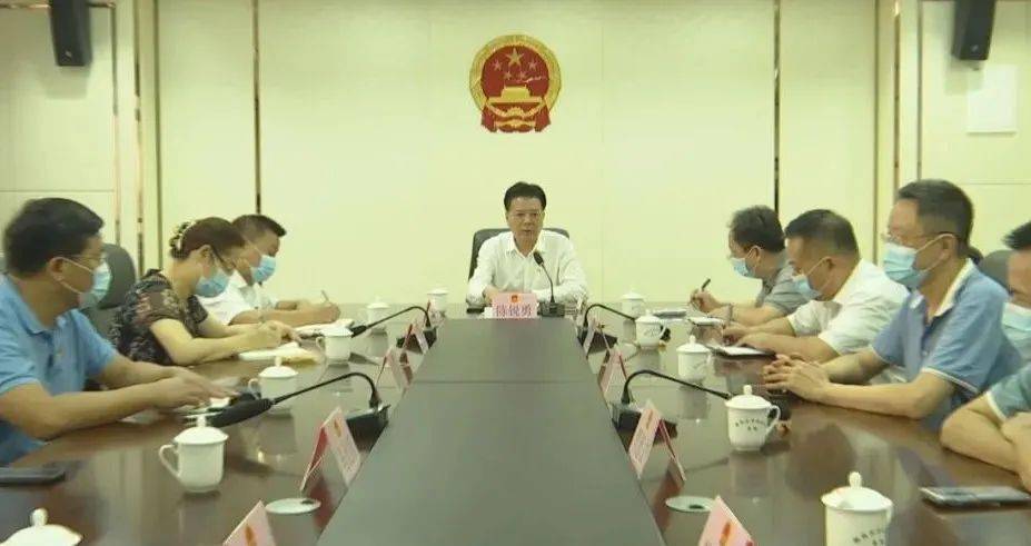 区人大常委会传达学习区第五次党代会精神