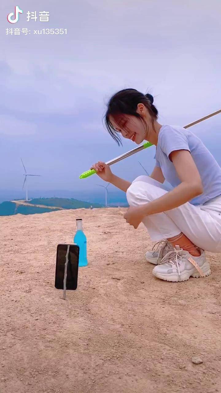 教你用一瓶饮料,一个拖把拍出创意好玩错位照手机摄影 醒图一下 创意