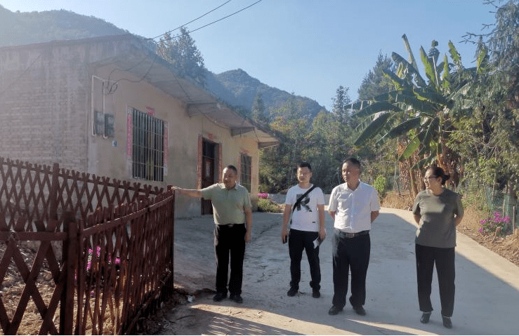 近日,镇宁自治县委副书记,县人民政府县长,县总林长刘文觉到募役镇桐