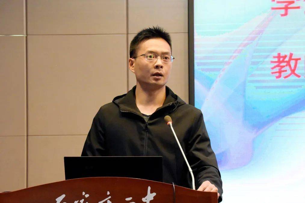 年级工作计划奥赛部刘小杰主任介绍本部门工作计划奥赛部刘小杰主任
