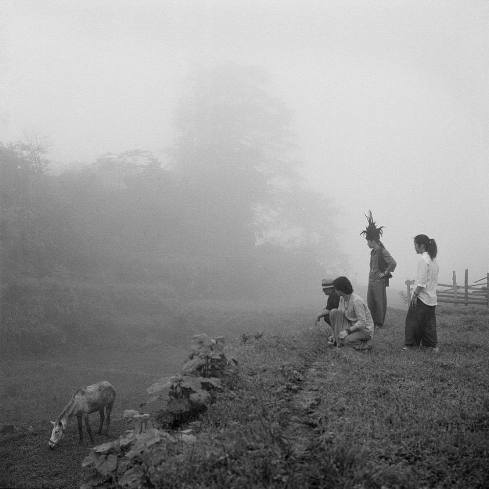 幅照片《昨天堂》：山河故人情怀落在严明身上