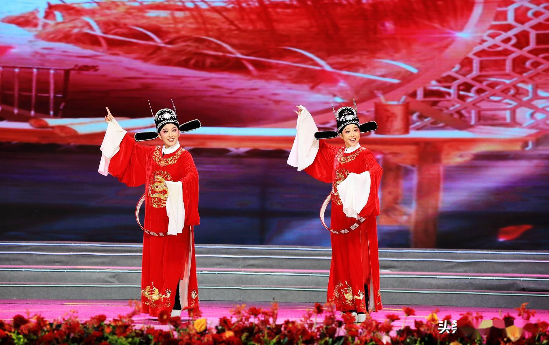 黄梅飘香满宜城城中有戏誉华夏黄梅戏红色经典演唱会