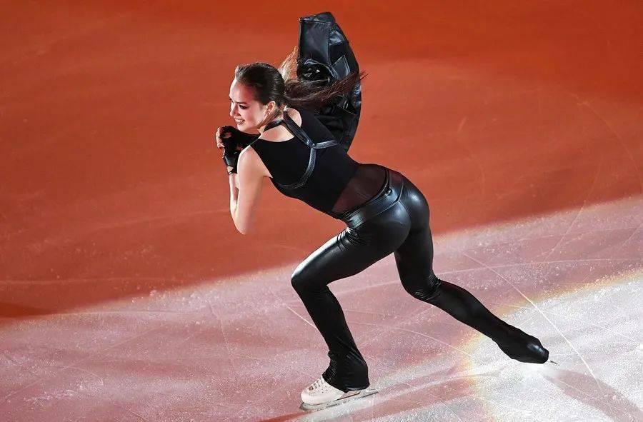 世界冠军扎吉托娃的皮衣劳拉cos,粉丝叫她杂技除开对知名acg人物的