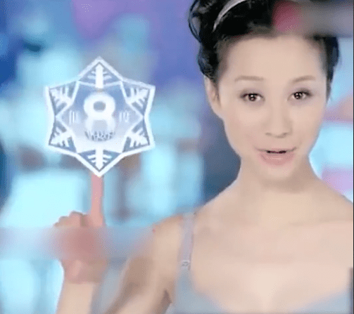 上海女星倪虹洁回应内衣广告争议 谈及当年的压力她哽咽了