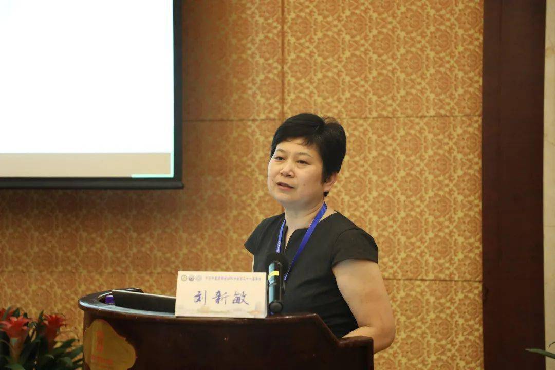 刘新敏教授分享了李光荣教授治疗多囊卵巢综合征的经验,李老认为肾虚