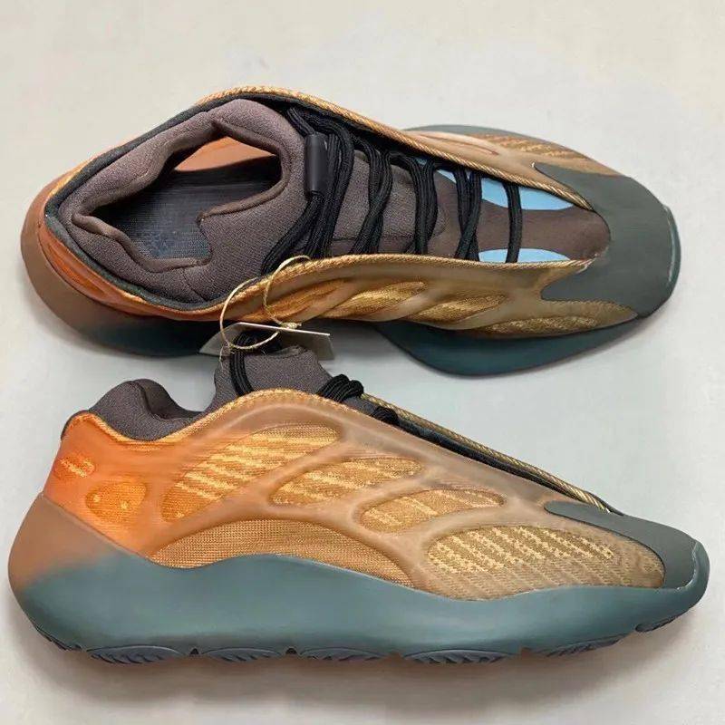 科技 质感奢华！「兵马俑」Yeezy 700 V3 最新实物曝光！