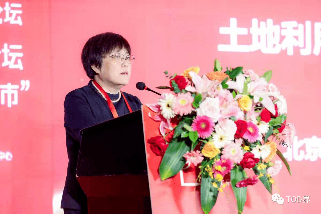 院长韩宝明,北京市基础设施投资有限公司副总经理魏怡出席论坛并致辞