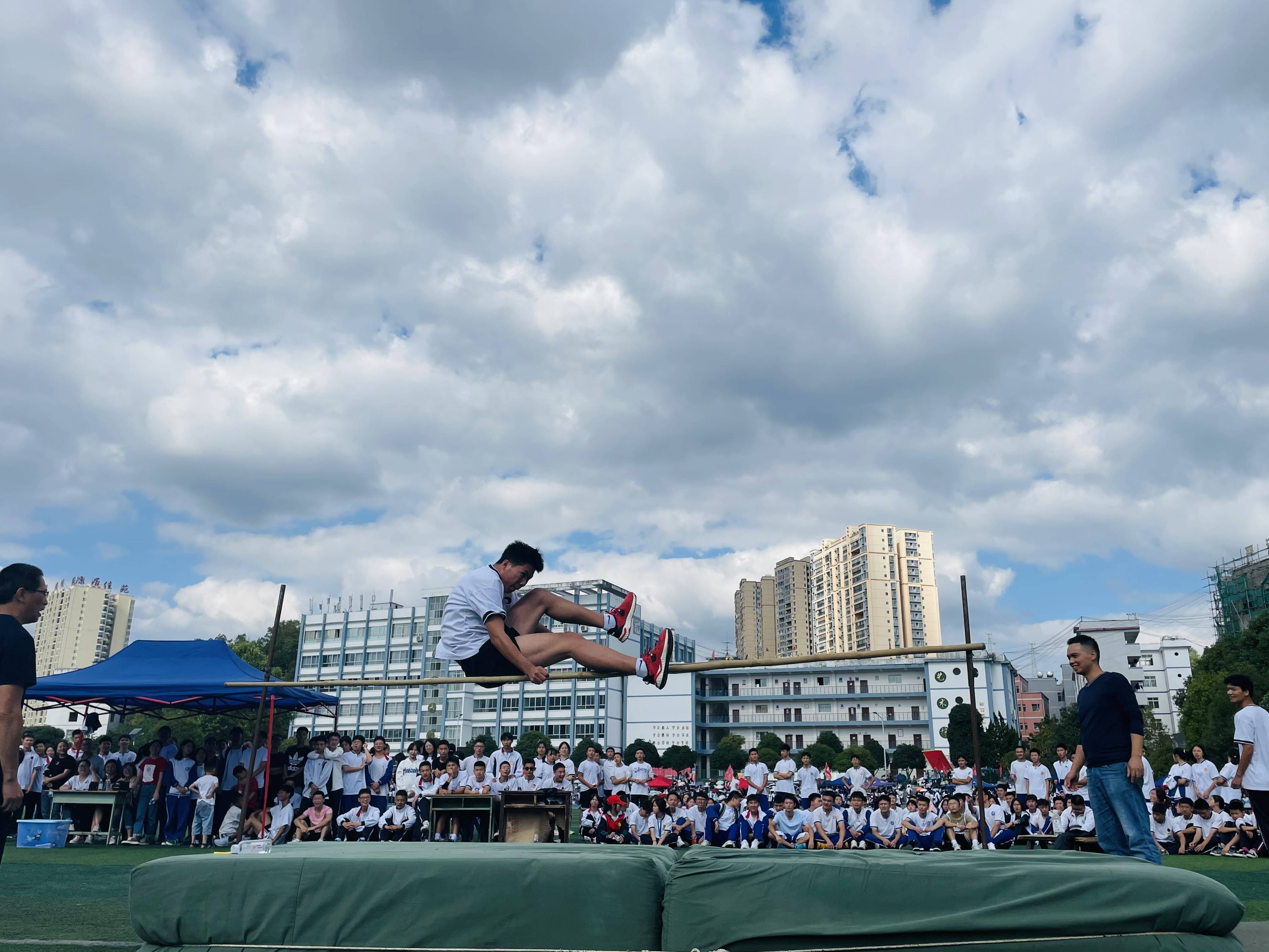 纪录是用来破的!凤冈二中田径运动会,27人次打破7项校纪录