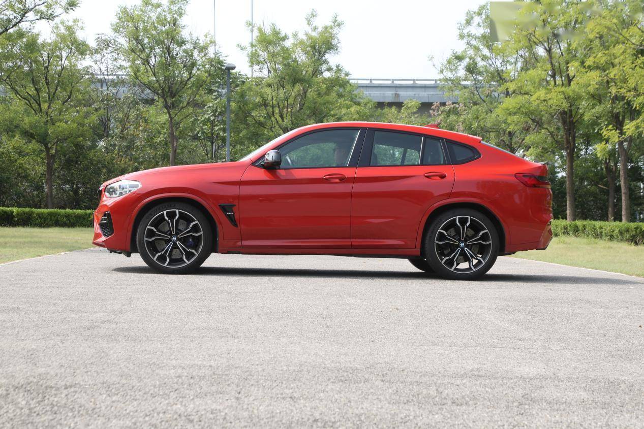 如何诠释高性能suv的定义? 试驾:宝马x4 m雷霆版_搜狐汽车_搜狐网