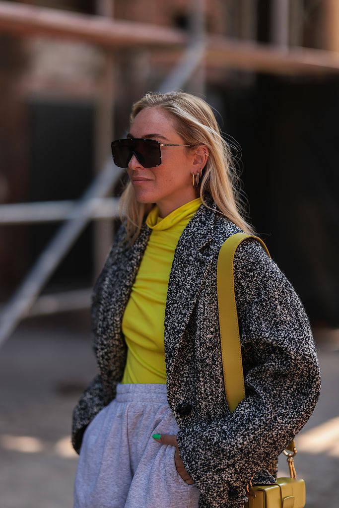 黑色 打底衫不再只是“打底”衫 多样穿法秒变时髦精